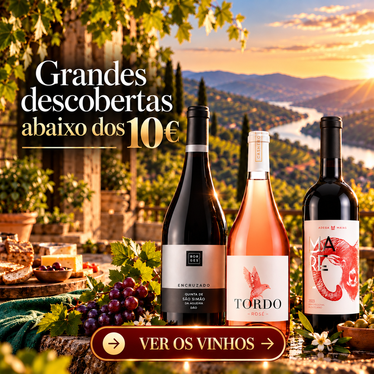Descubra grandes vinhos abaixo dos 10€ no Clube Terroirs. Três garrafas de vinho branco, rosé e tinto sobre uma mesa rústica, com uvas e petiscos, numa paisagem vinícola ao pôr do sol. Destaque para a mensagem «Grandes descobertas abaixo dos 10€» e botão «Ver oferta». Grandes vinhos a preços imbatíveis em www.terroirs.pt.