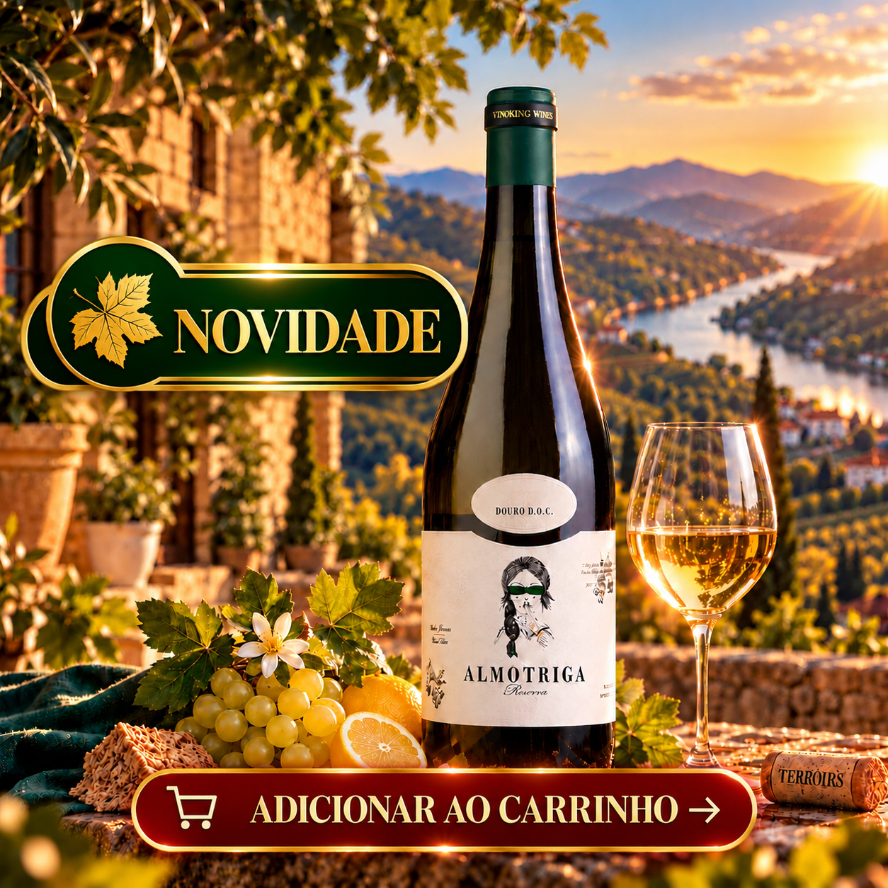 Almotriga Reserva Branco DOC Douro 2023, vinho branco produzido a partir das castas Malvasia Fina, Viosinho e Gouveio, com enologia de Luís Cortinhas e Leandro Amaro. A imagem apresenta a garrafa sobre uma paisagem de vinhas do Douro, acompanhada de uvas brancas e notas de prova que destacam aromas minerais, frutos exóticos, citrinos e madeira. Vinho com 13,5% de álcool, disponível no Clube Terroirs por 9,75€ para sócios e 13,00€ para não sócios.